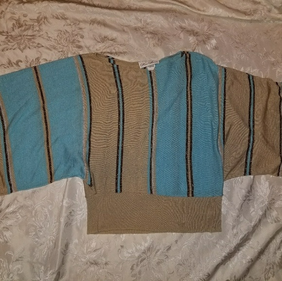 Fun striped Kimono Style Knit crop top - Picture 5 of 6